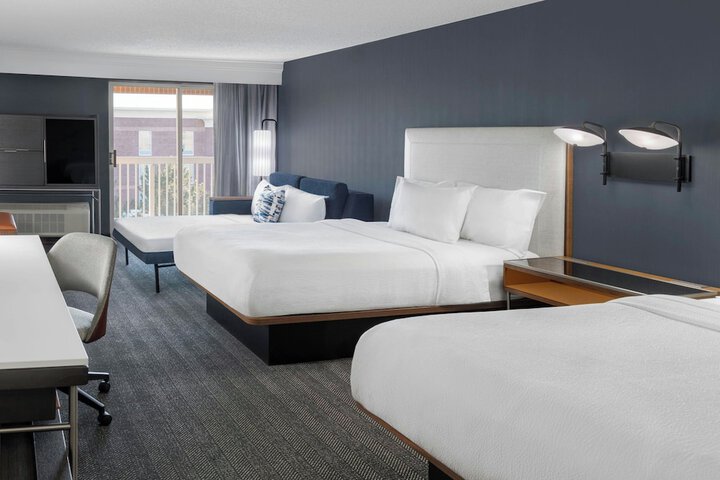 Courtyard by Marriott Cleveland Airport South