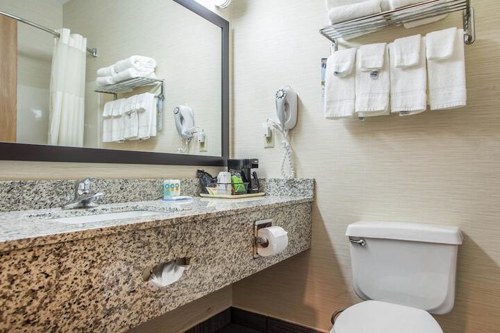 Quality Inn & Suites Bloomington I-55 and I-74