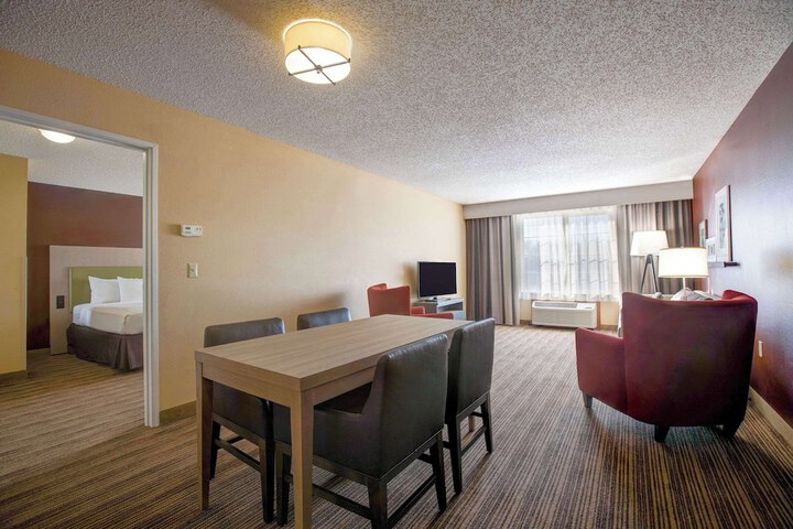 Comfort Inn & Suites St. Paul Northeast