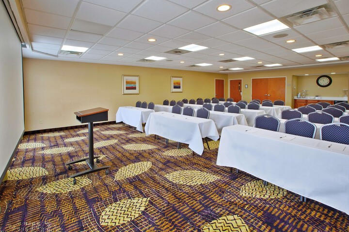 Hampton Inn Commerce Novi