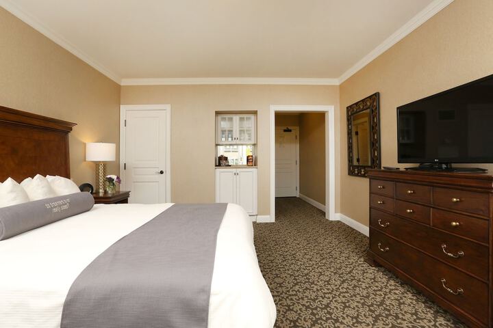 Room 51 of 118