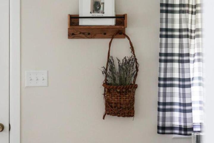 Cedar Creek Cottage Close to Downtown Traverse City Beaches and the TART Trail