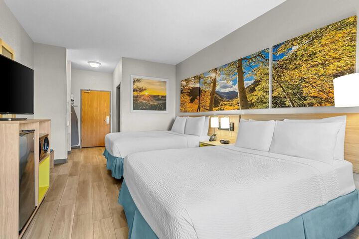 Days Inn & Suites by Wyndham Castle Rock