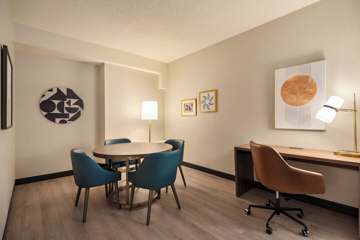 Room 40 of 86