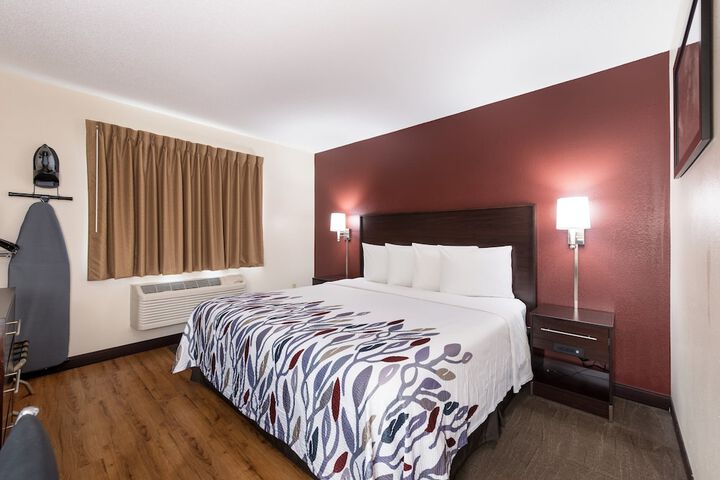 Room 28 of 32