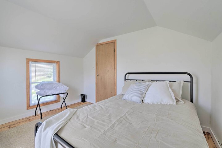 Walk to Beach! Sodus Point Escape w / Private Yard