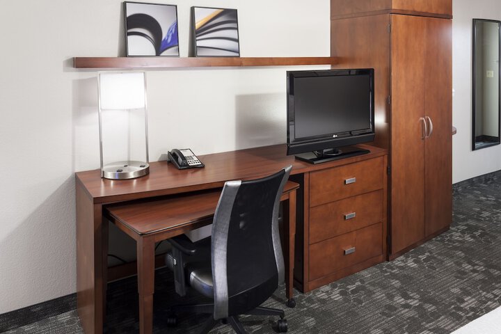 Courtyard by Marriott Phoenix North / Happy Valley