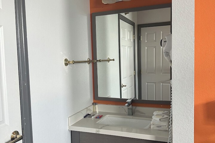 Room 12 of 33