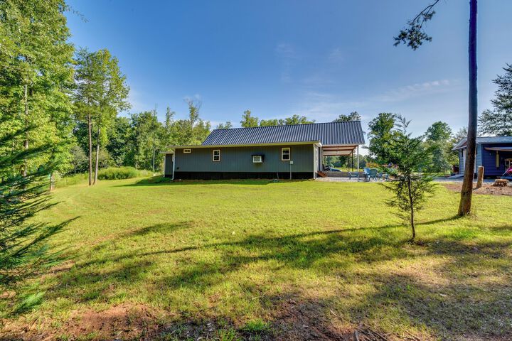 Cozy Clarkesville Getaway w / Fire Pit!