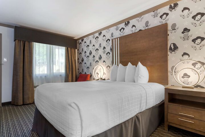Room 33 of 43