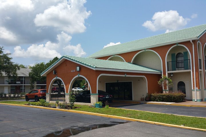 Shining Light Inn & Suites