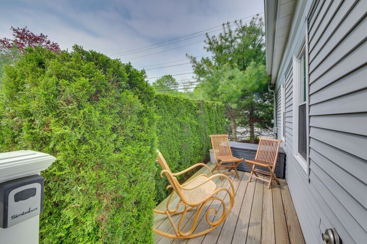 Rockland Home w / Deck 5 Mins to Historic Downtown!