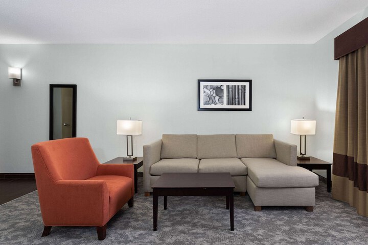 Room 9 of 34