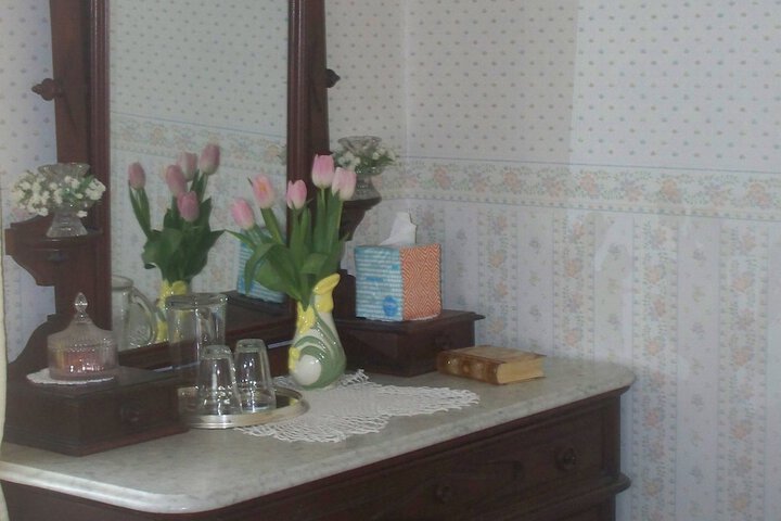Room 27 of 37