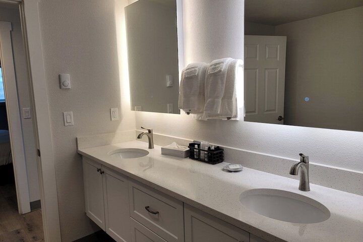Room 54 of 124