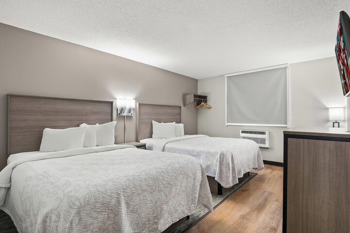 Red Roof Inn PLUS+ Belleville