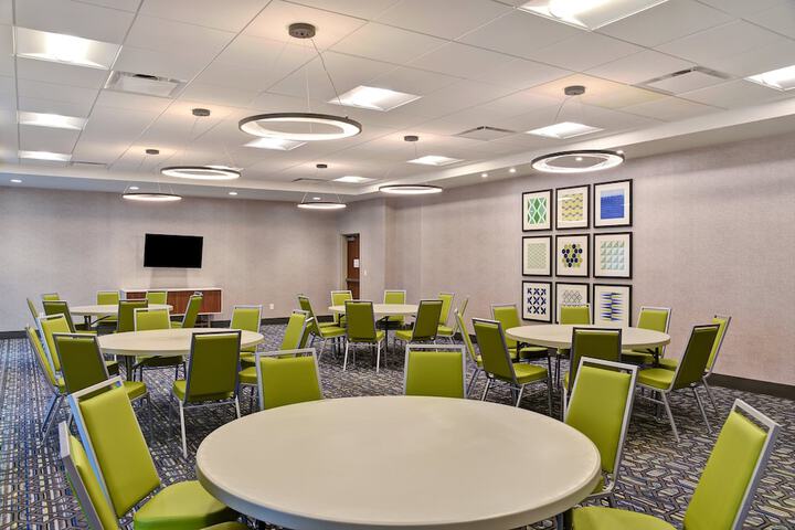 Holiday Inn Express & Suites Ottawa by IHG