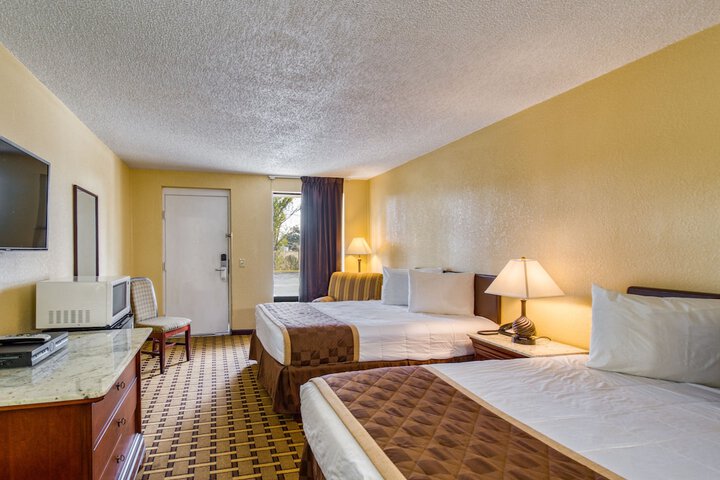 Room 32 of 37