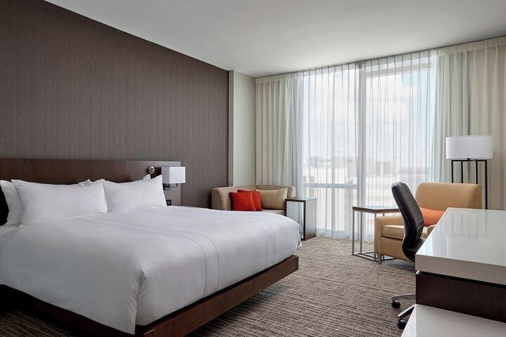 Calgary Airport Marriott In-Terminal Hotel