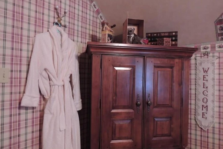Room 70 of 76