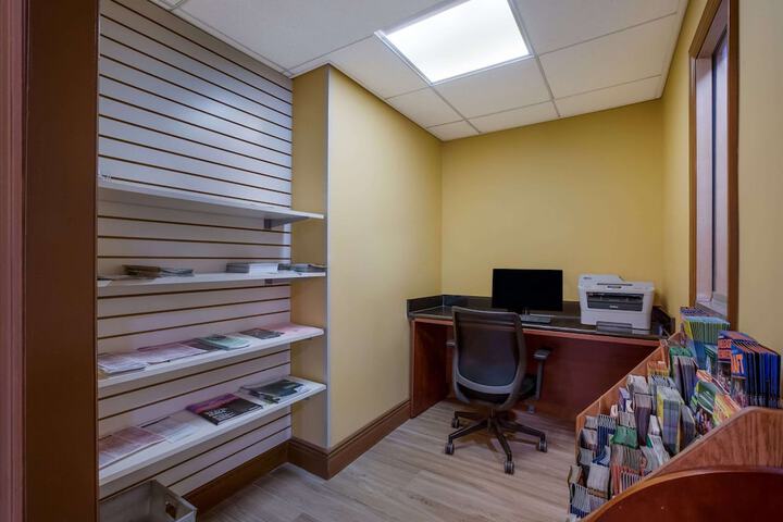 Business Center 36 of 36