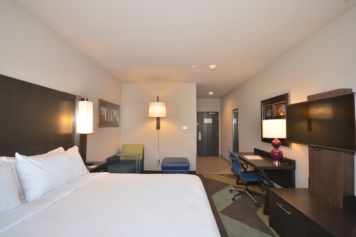 Room 16 of 40