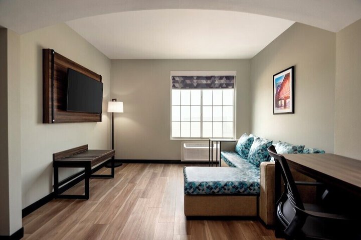 La Quinta Inn & Suites by Wyndham Gonzales LA