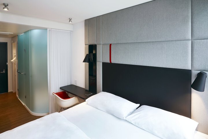Room 44 of 62