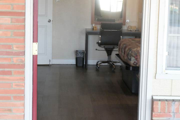Room 45 of 107