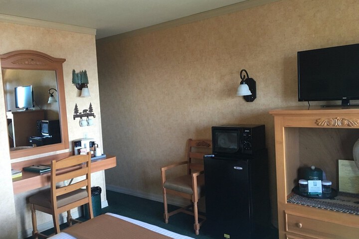 Pepper Tree Inn