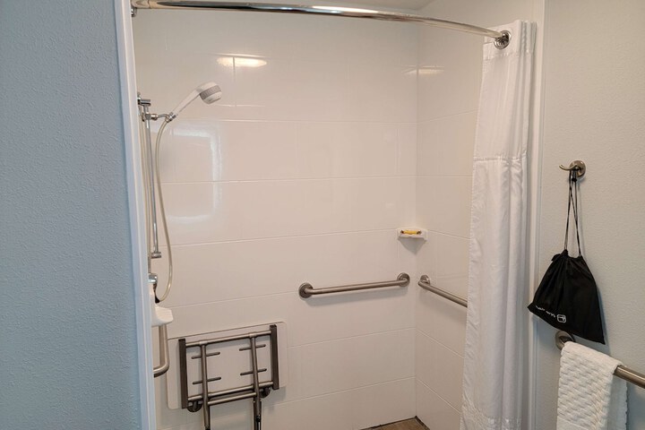 Room 11 of 29