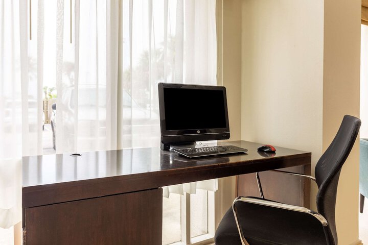Business Center 83 of 84