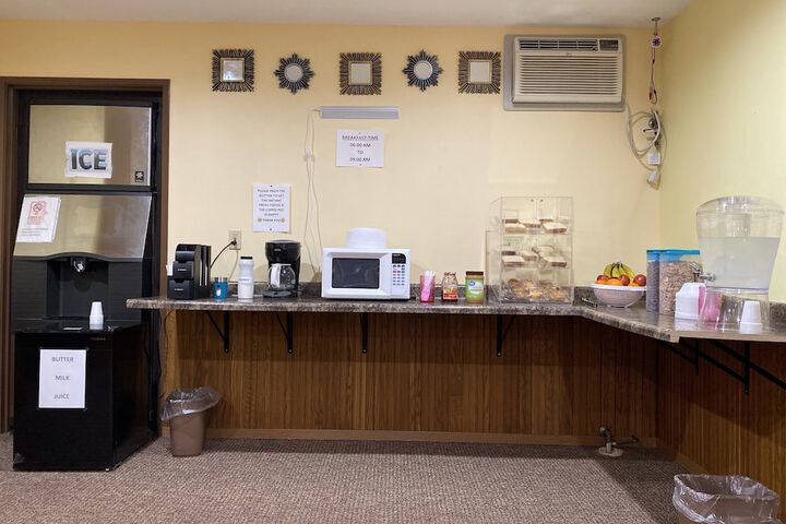 AmeriVu Inn and Suites