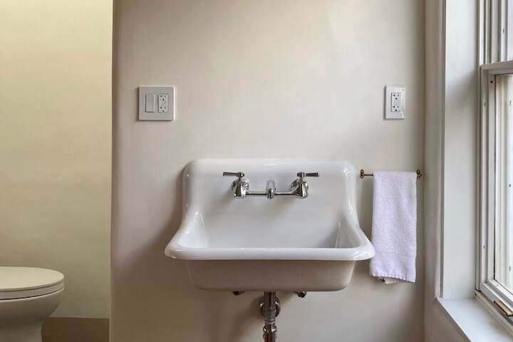 Room 21 of 75