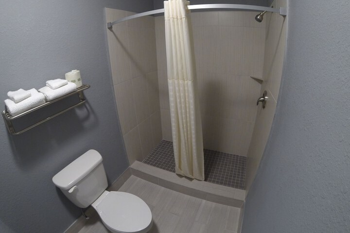 Room 14 of 30
