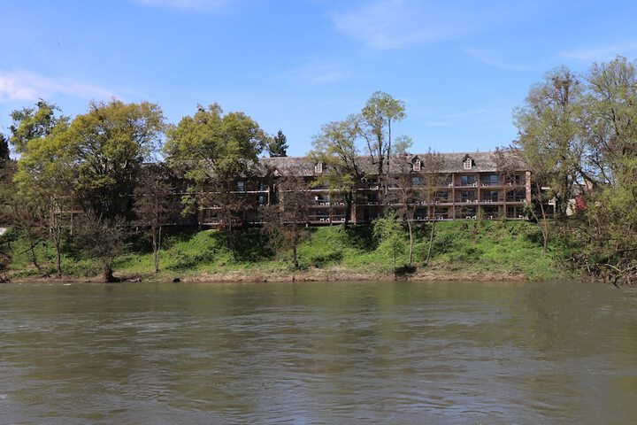 Riverside Inn
