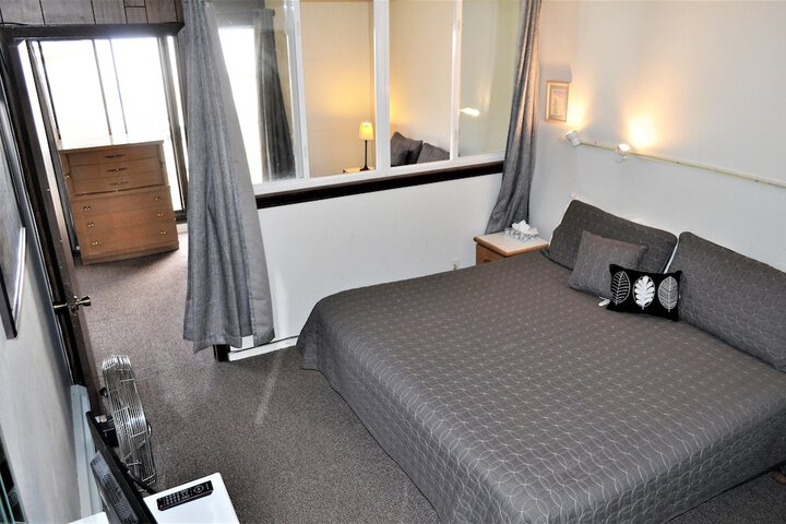 Snowflake 1 Bed plus Den 2 Bath