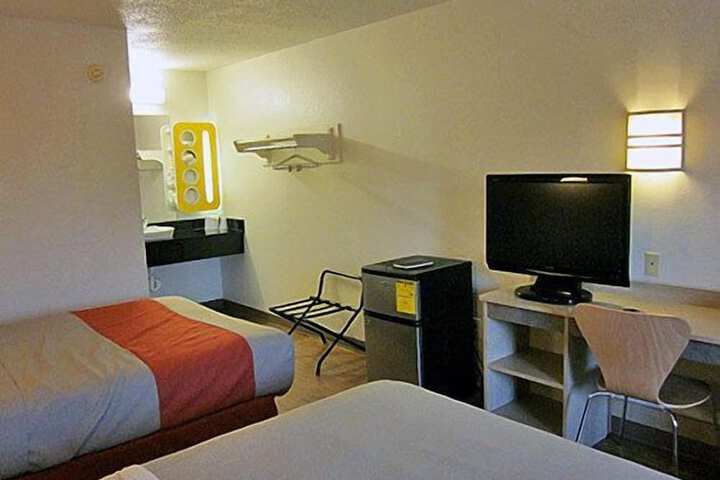 Room 21 of 40