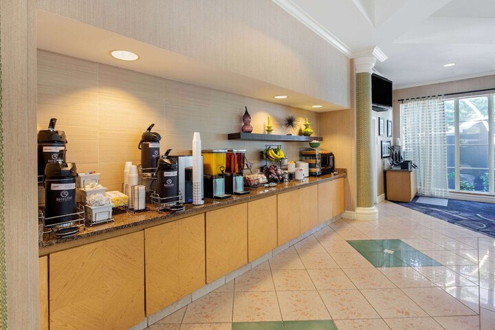 La Quinta Inn & Suites by Wyndham Ft. Lauderdale Plantation