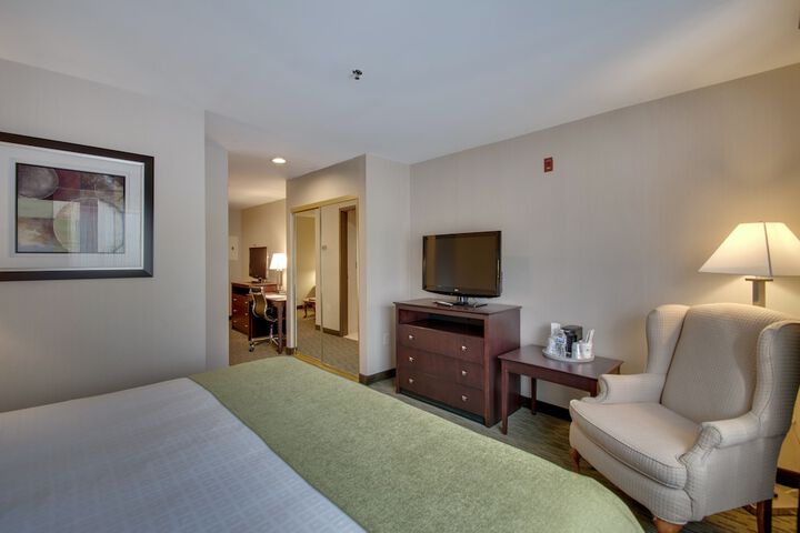 Room 28 of 37