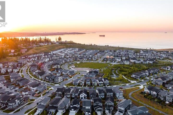 Victorias Family Oceanside Retreat brand new 2br basement