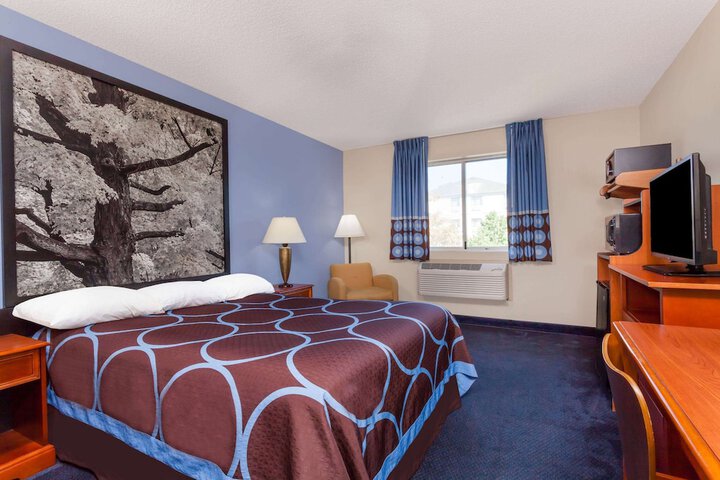 Room 15 of 36