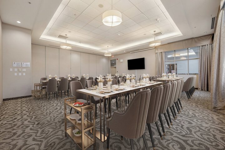 Ballroom/Hall 186 of 200