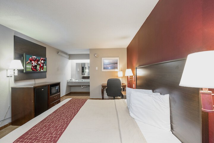 Room 10 of 28
