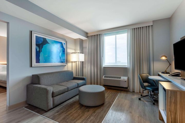 Room 32 of 63