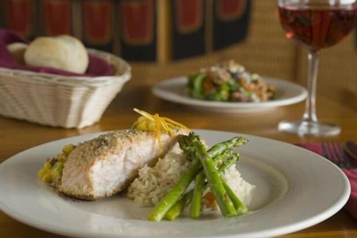 Dining 20 of 32