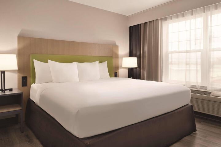 Country Inn & Suites by Radisson Waterloo, IA