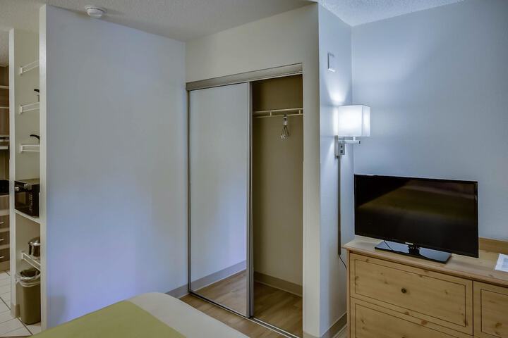 Room 30 of 35