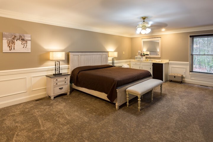 Room 35 of 106