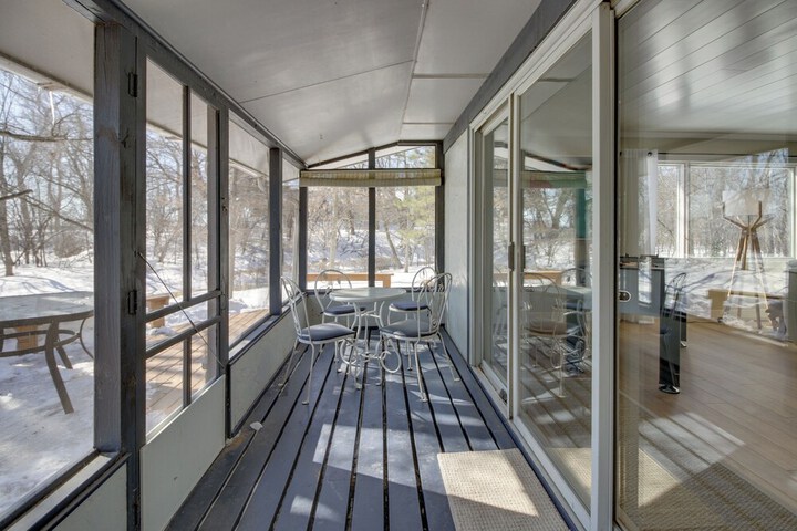 Home Rental on Detroit Lake: Dock Game Room!